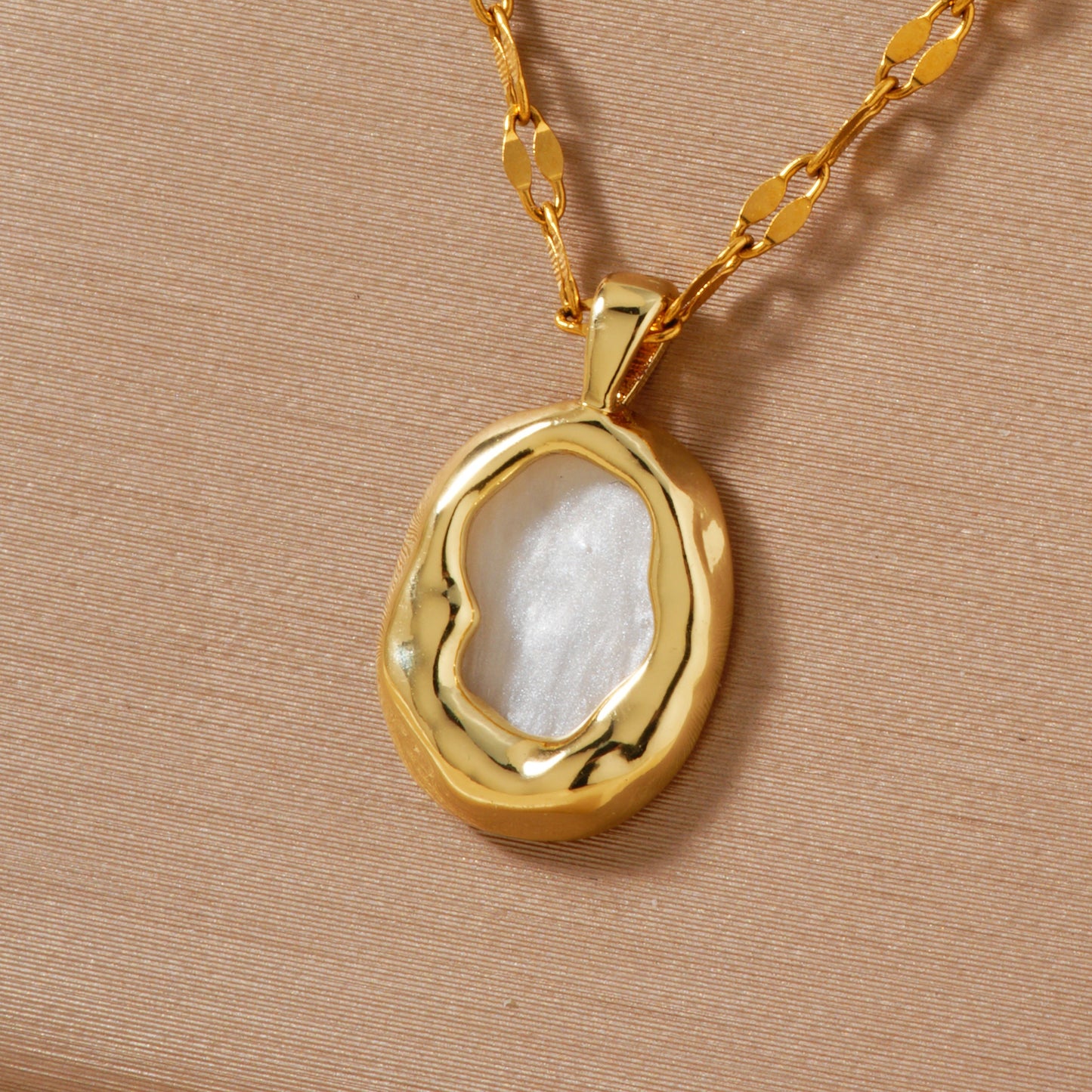 Elli Necklace
